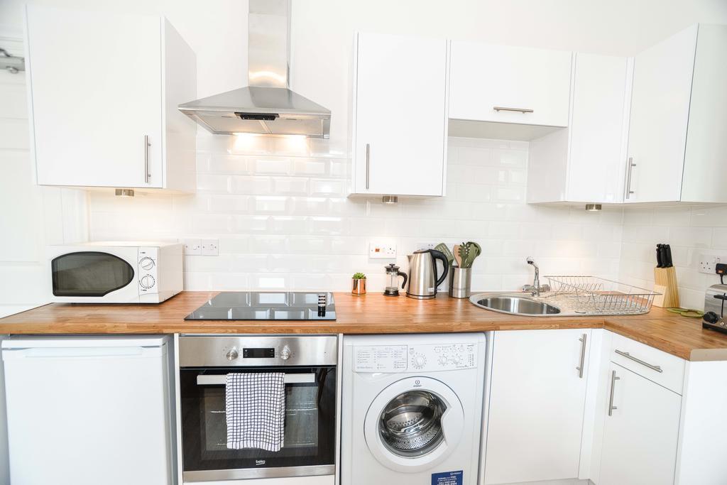 Modern Central Apartment Aberdeen Room photo